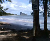 Several coastal areas in Trang have been announced as National Conservation Park by the Thai government, which has caused a dispute over the land between the park and local communities. This is one thing among others challenging communities which Yadfon has been working with.